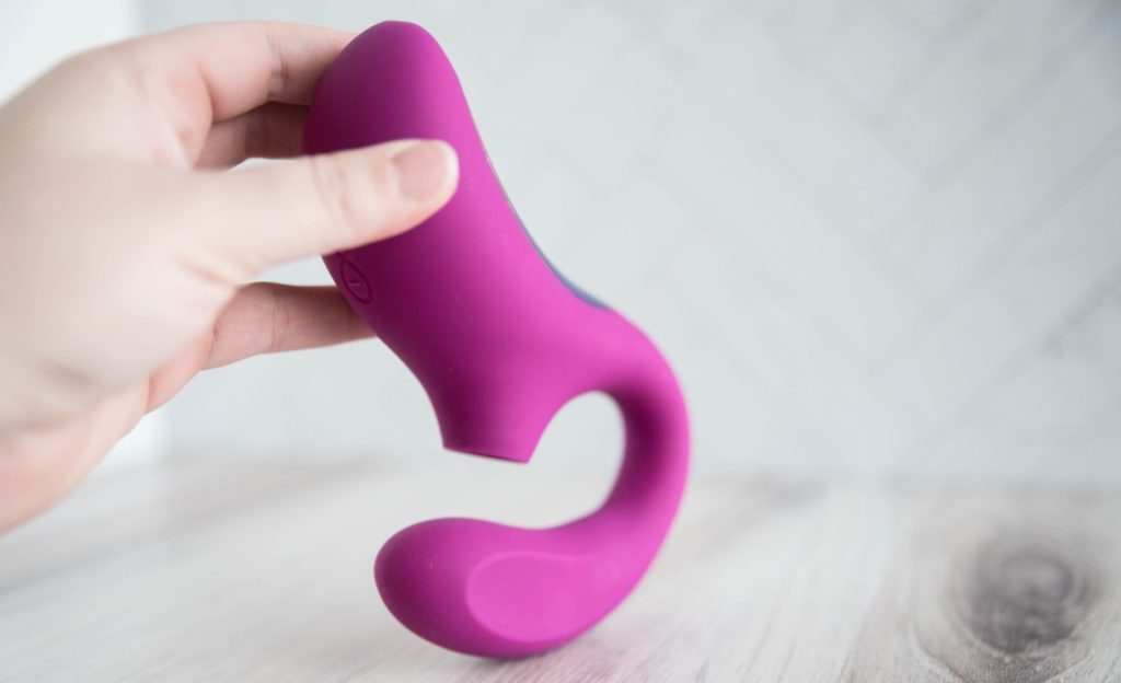 I press the shaft of the LELO Enigma Cruise against a surface and show how closely the g-spot arm can get to the air suction tip when pressure is applied. For my LELO Enigma Cruise review.