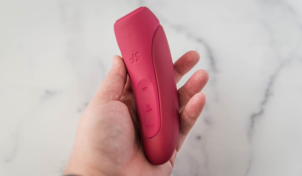 My hand holds the Satisfyer Curvy 1 vibrator. It looks like it fits really comfortably into my hand (it does) for easy gripping. It's slightly longer than my hand but not by much.
