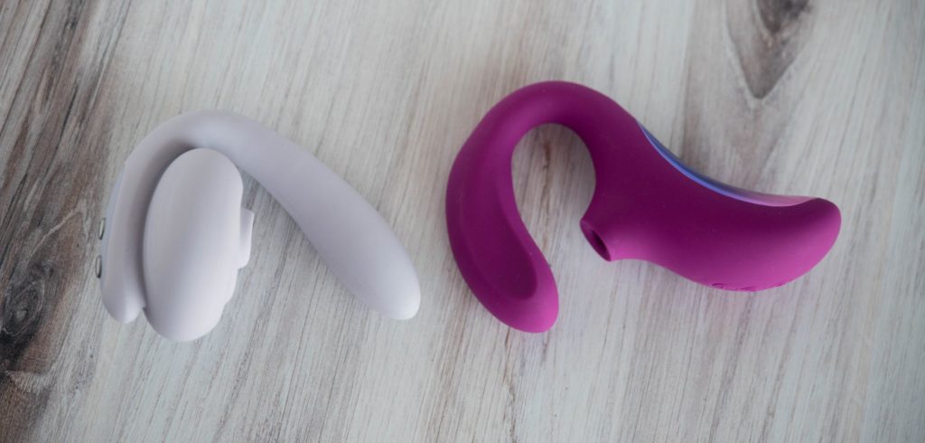 The Tracy's Dog OG Flow sits next to the LELO Enigma Cruise. Both of these are air suction rabbit vibrators. The side-by-side comparison makes it very clear that the OG Flow has less of a g-spot curve.