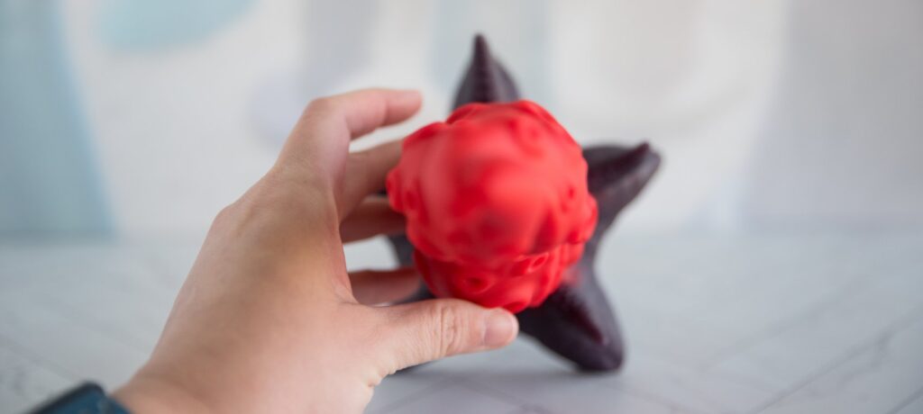 Tip-down view of the dildo. It looks very thin at the tip but gets thicker surprisingly quickly towards the base. For my Juliet Toys Starfish dildo review.