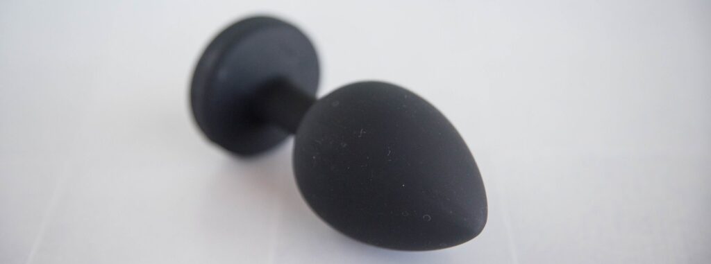 The camera focuses on the tip of the butt plug, showcasing the torpedo-like shape of the toy. For my b-Vibe XXL Vibrating Jewel Plug Review.