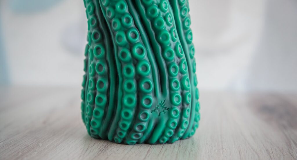 Close-up of the base of the stroker where the Nothosaur's dinosaur-like head logo is etched into the surface of the stroker. For my Nothosaur Vortima review.