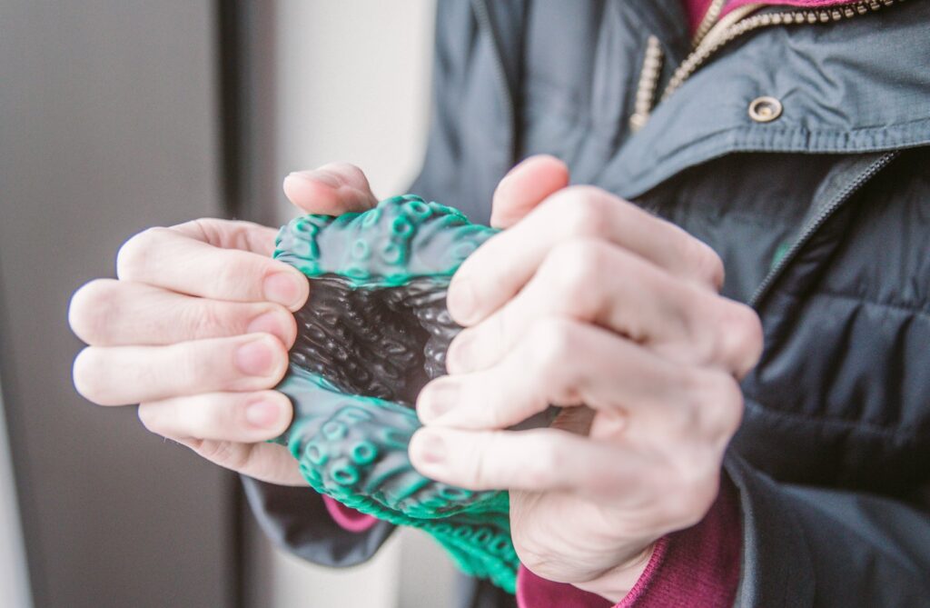 The camera lens looks straight down the inner channel of the Vortima. It looks like the same tentacle texturing that makes up the outside of the stroker is all along the inside of it too.