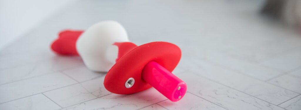 Close-up on the base of the plug. The bullet vibrator is partially removed, showcasing how it fits into the plug. For my Juliet Toys Echo review.