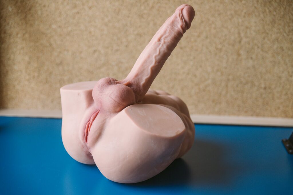 The Sohimi Isskis sits out on a blue desk with a corkboard background wall. It looks bright and approachable.