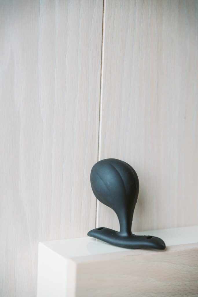The Full Load butt plug sits on top of a tabletop. For my MEO.de Full Load Butt Plug review.