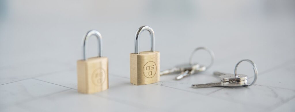 The two locks and four keys included with the restraints, allowing for instantly locking bondage as soon as you receive the set.