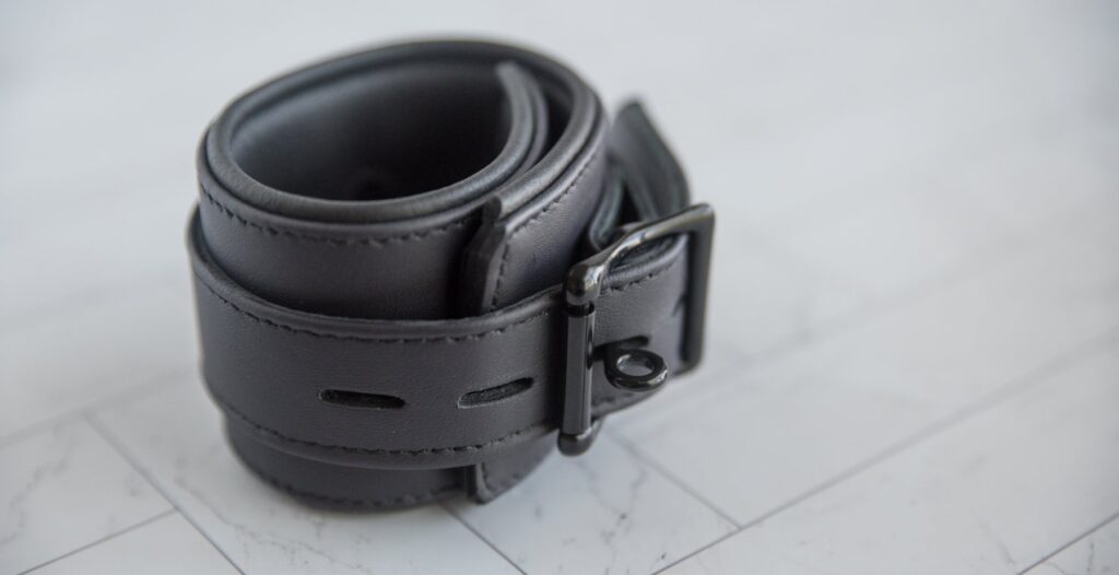 Top-down view on the fastening peg for the cuffs. It's a circle, allowing a small lock to slide through and lock the cuff. For my MEO.de Lockable Chicago Neoprene Restraints review.