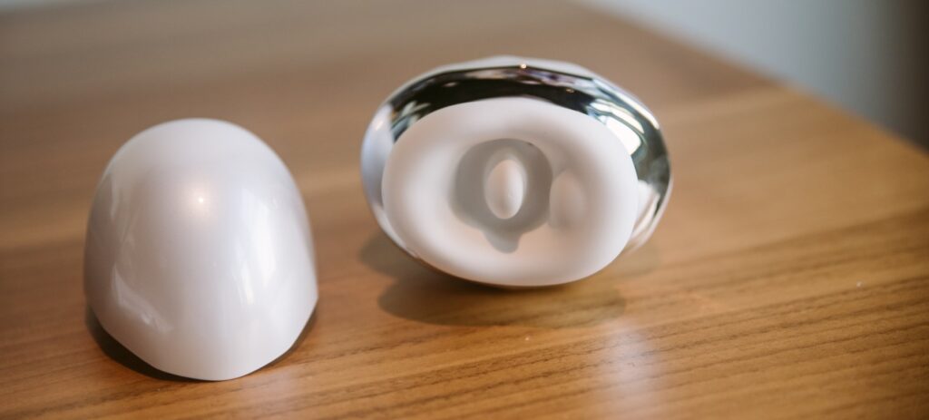Another close-up on the tongue area of the vibrator.