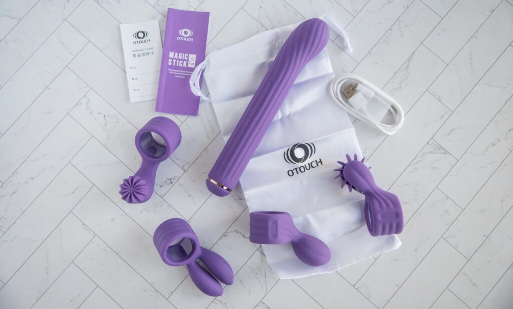 Everything included with the 4 attachment rabbit vibrator. There's the four attachments, the instructions, a warranty card, the charging cable, the insertable shaft, and a drawstring storage bag.