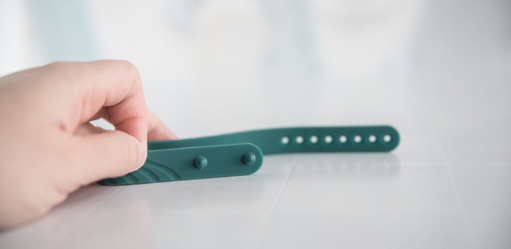 The adjustable posts that make up the adjustable tightness band of the hands-free band. For my Lovense Gush 2 review.